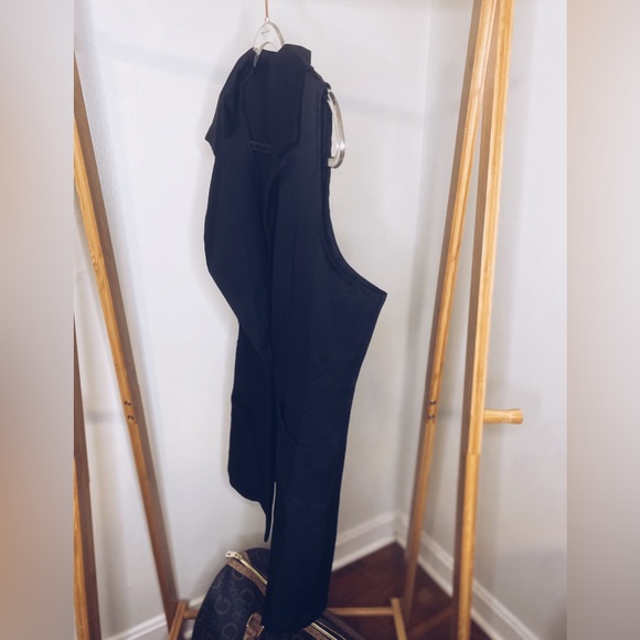 Sleeveless business vest, black, can wear open or closed. - Picture 2 of 3